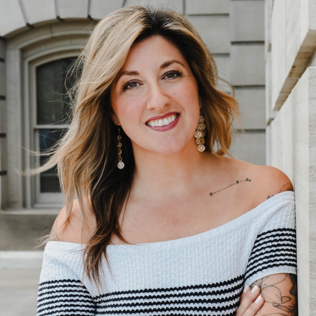 Angela Minicuci headshot